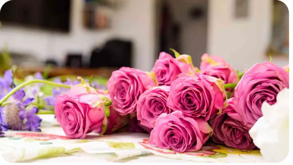 a bouquet of pink roses sitting on a table